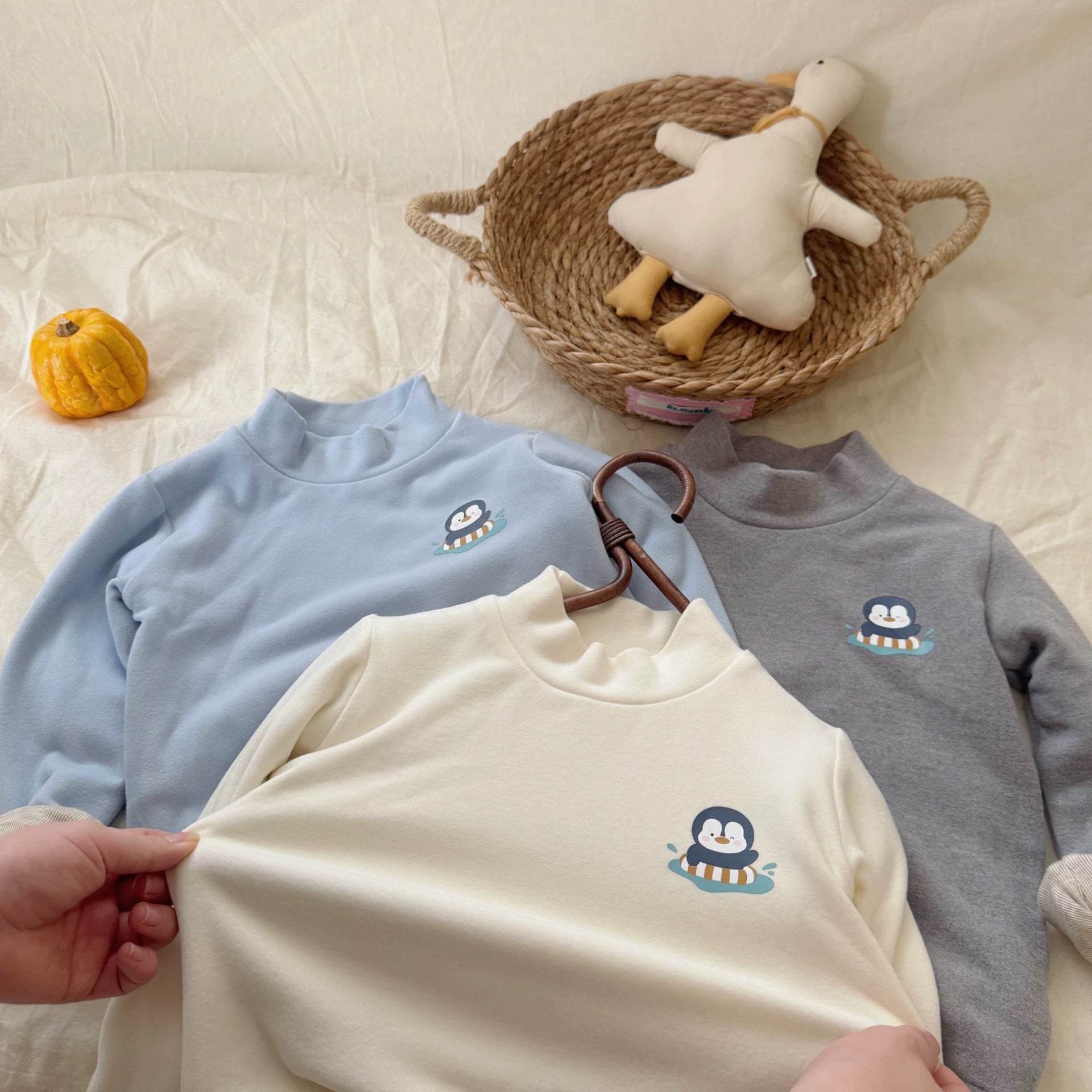 Winter boys' fleece-lined thickened T-shirt, double-layered, high-neck, warm, reversible winter base layer.