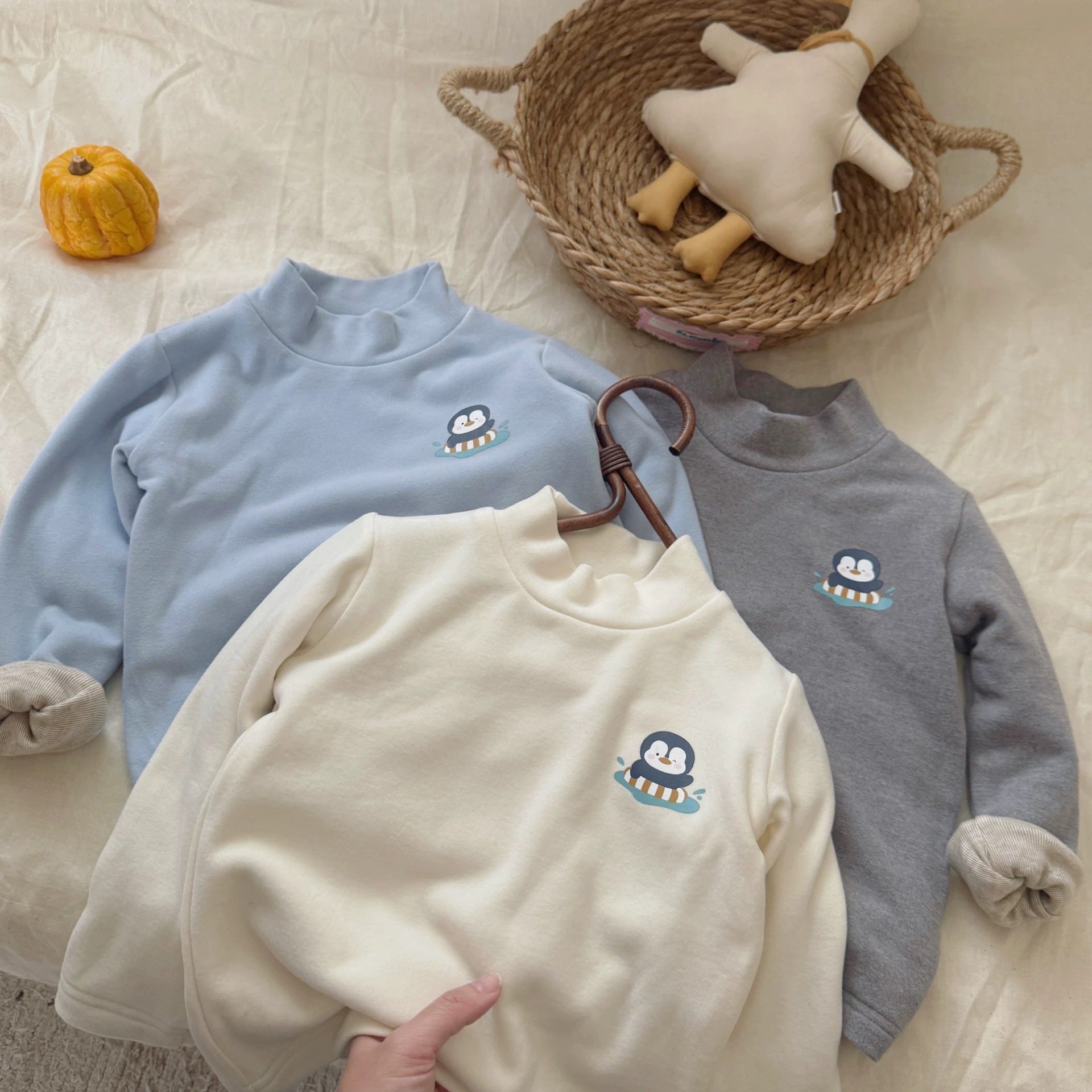 Winter boys' fleece-lined thickened T-shirt, double-layered, high-neck, warm, reversible winter base layer.