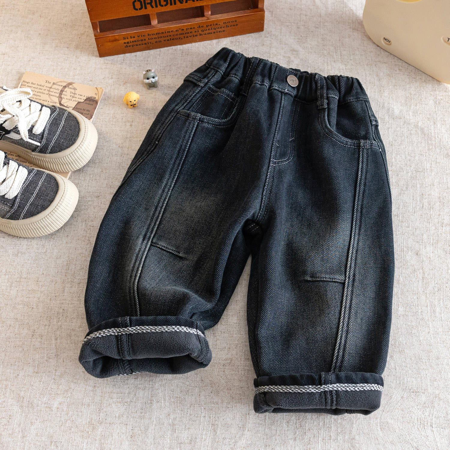 Kids' fleece-lined jeans, new autumn/winter style, thickened fleece-lined casual pants for toddlers and babies, warm winter wear.