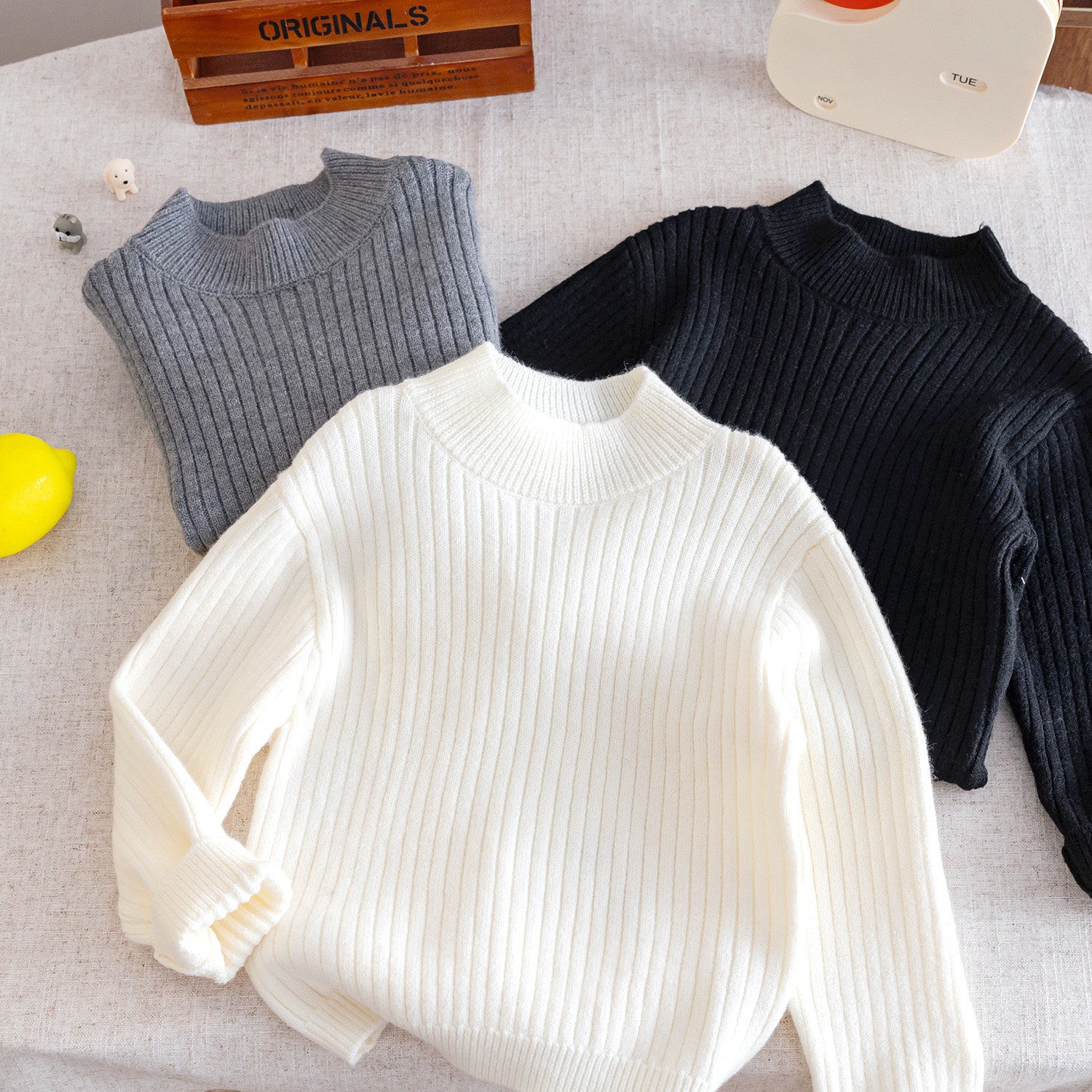 Children's thick knitted sweater, boys' winter new style, solid color top, trendy baby base sweater, girls' warm